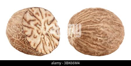 nutmeg à moitié isolé sur fond blanc avec une profondeur de champ totale. Vue de dessus. Pose à plat Banque D'Images