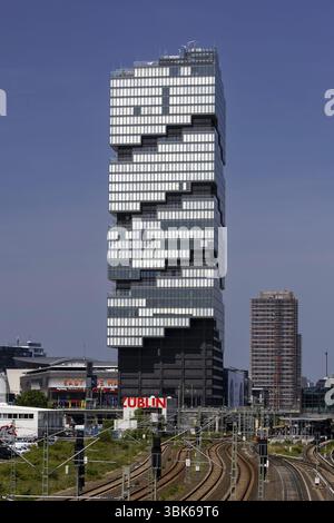 EDGE East Side Tower, Amazone Tower, Friedrichshain-Kreuzberg, Berlin, Allemagne, 17 juin 2025, Europe Banque D'Images