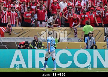 18 juin 2025 : Philadelphie, Etats-Unis : Rico Lewis de Manchester City quitte le terrain après avoir reçu le carton rouge et expulsé à la 88ème minute lors du match entre Manchester City et Wydad Casablanca, dans le 1er tour du groupe G pour la Coupe du monde des clubs FIFA 2025, au Lincoln Financial Field Stadium de Philadelphie Banque D'Images