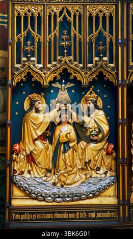 Couronnement de la Vierge Marie au ciel avec la Sainte Trinité le Père, le fils et le Saint-esprit dans l'église Saint François Xavier ( de Krijtberg Kerk) Amst Banque D'Images
