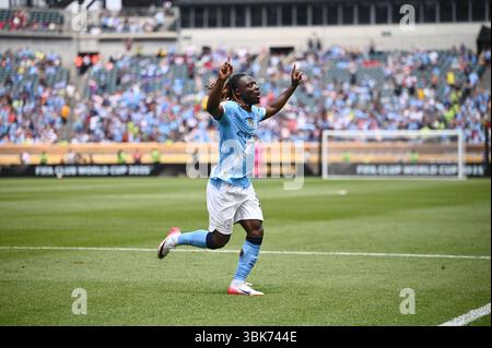 Philadelphie, États-Unis. 18 juin 2025. Jérémy Doku de Manchester City célèbre son but lors du match du groupe G de la Coupe du monde des clubs de la FIFA 2025 entre Manchester City FC et Wydad AC au Lincoln Financial Field à Philadelphie, PA, le 18 juin 2025. (Photo par Anthony Behar/Sipa USA) crédit : Sipa USA/Alamy Live News Banque D'Images
