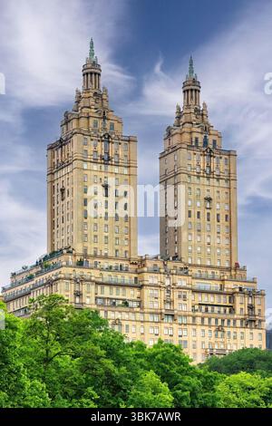 Le San Remo est un bâtiment adjacent à Central Park sur Manhattan à New York Banque D'Images