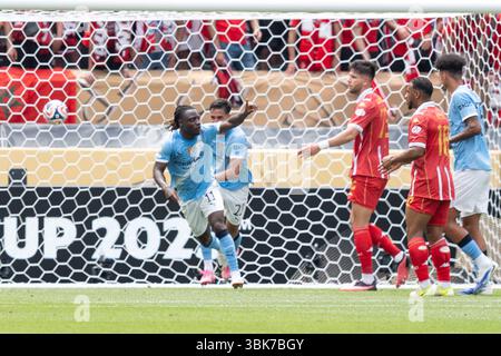 Philadelphie, PA, 18 juin 2025 : Jeremy Doku (11 ans) de Manchester City célèbre avoir marqué le but lors de la Coupe du monde des clubs de la FIFA 2025 : Manchester City vs Wydad AC match au Field Lincoln Financial Field à Philadelphie, Pennsylvanie, États-Unis le 18 juin 2025. Manchester City a gagné 2 à 0. Crédit : Lev Radin/Alamy News Live Banque D'Images