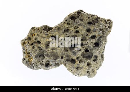 Fumée tourbillonnant autour de petites images de gros plan en pierre de météorite Banque D'Images