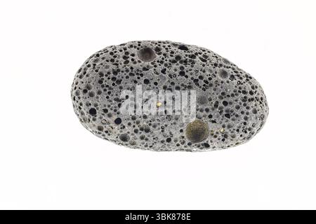 Fumée tourbillonnant autour de petites images de gros plan en pierre de météorite Banque D'Images