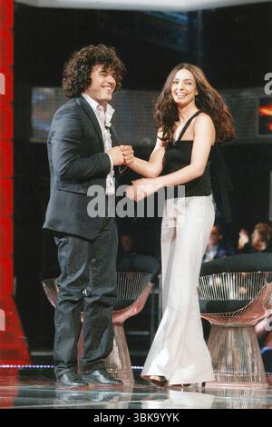 28 Marzo 2008 Roma Archivio Storico Olycom/Lapresse Ambra Angiolini (Roma, 22 aprile 1977) è un'attrice, conduttrice televisiva, conduttrice radiofonica e cantante Italiana.Dopo aver esordito in televisione ancora adolescente in Bulli e pupe, programma estivo di prima serata di Canale 5, acquista un'enorme notorietà nella one 1992/1993 con la conduzione del programma non proprio la rime nai nai a foisi'nanche : Ambra Angiolini con suo ex compagno Francesco Renga ospiti del programma Banque D'Images