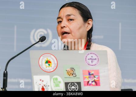 Bonn, Allemagne, Allemagne. 18 juin 2025. CLAIRE CHARLO, Indigenous Environmental Network s’exprime lors d’un panel à la SB62 tenue à Bonn parle lors d’un panel de l’importance d’une transition juste dans l’alimentation et l’agriculture et des populations marginalisées les plus vulnérables aux changements climatiques et aux changements de politiques. (Crédit image : © Bianca Otero/ZUMA Press Wire) USAGE ÉDITORIAL SEULEMENT ! Non destiné à UN USAGE commercial ! Banque D'Images