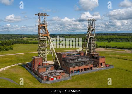Têtes de charbonnerie à Clipstone, Nottinghamshire. Reliques de l'ère houillère et industrielle. Grève des mineurs et extraction de charbon pour les combustibles fossiles. Banque D'Images