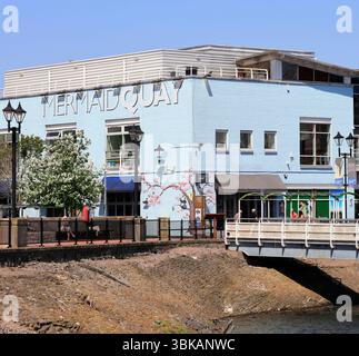 Vue vers Mermaid Quay, Cardiff Bay. Prise mai 2025 au printemps Banque D'Images