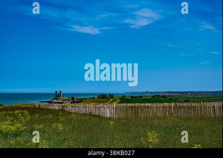Oyster Bay Trail dans la section Reculver Country Park dans une belle journée de printemps Banque D'Images