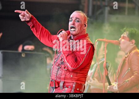 Clisson, France. 19 juin 2025. Till Lindemann se produisant sur scène au Hellfest Open Air à Clisson, France, le 19 juin 2025. Photo de Julien Reynaud/APS-médias/ABACAPRESS.COM crédit : Abaca Press/Alamy Live News Banque D'Images