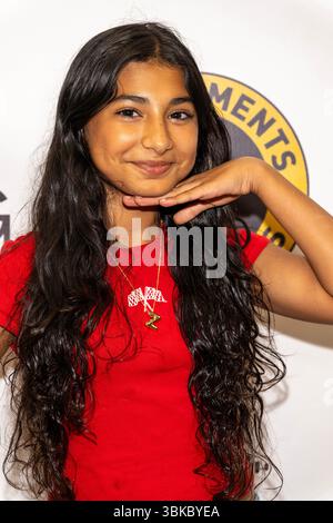 Los Angeles, États-Unis. 18 juin 2025. L'actrice Zara Jirgis assiste aux Key Elements PR et KEMG Entertainment présentent 2025 Retro Rollerskating et Backpack Drive au Moonlight Rollerway. (Photo de Eugene Powers/SOPA images/SIPA USA) crédit : SIPA USA/Alamy Live News Banque D'Images