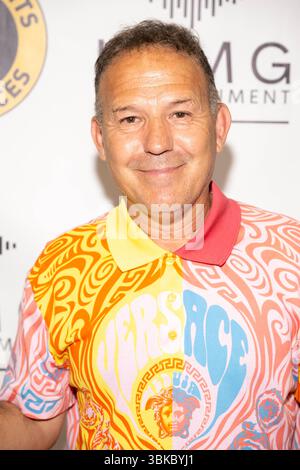 Los Angeles, États-Unis. 18 juin 2025. Le producteur Henry Penzi assiste aux Key Elements PR et KEMG Entertainment présentent 2025 Retro Rollerskating et Backpack Drive au Moonlight Rollerway. (Photo de Eugene Powers/SOPA images/SIPA USA) crédit : SIPA USA/Alamy Live News Banque D'Images