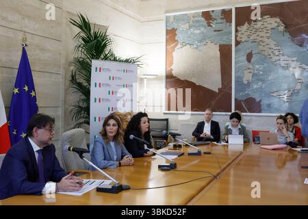 Roma, Italie. 20 juin 2025. Conferenza stampa della Ministra del Turismo Daniela Santanchè sull'Evoluzione della Banca Dati statistica per le strutture ricettive BDSR Roma -Italia -Venerdì 20 Giugno 2025 - Politica - (foto di Cecilia Fabiano/LaPresse) Conférence de presse du ministère du Tourisme Daniela Santanchè pour présenter la nouvelle base de données du lieu touristique Rome- Italie - vendredi 20 juin 2025 - politique - (photo de Cecilia Fabiano/LaPresse de presse) : Alamano Live News Banque D'Images