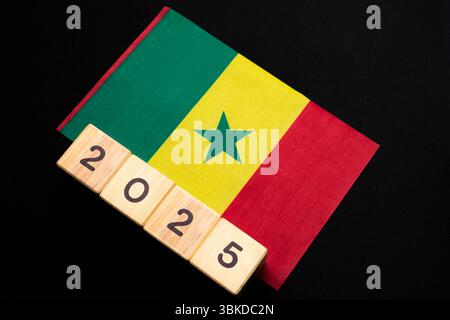2025, Sénégal, drapeau du Sénégal avec bloc de date, concept, événements importants pour le Sénégal dans la nouvelle année, élection, économie, activités sociales, banque centrale Banque D'Images