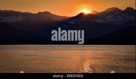 Coucher de soleil sur la chaîne de montagnes de l'alaska Banque D'Images
