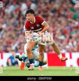 Aviva Stadium, Dublin, Irlande. 20 juin 2025. Six Nations International Rugby, British and Irish Lions versus Argentina ; Marcus Smith des British and Irish Lions est attaqué par Justo Piccardo d'Argentine crédit : action plus Sports/Alamy Live News Banque D'Images
