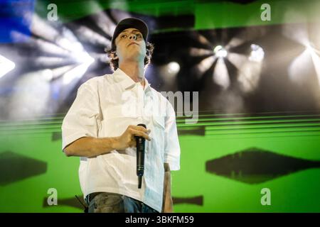 Gênes accueille, pour la troisième année consécutive, l’un des événements estivaux les plus attendus : le Festival d’été 105, le grand festival de musique live d’été. Le vendredi 20 juin, la Piazza della Vittoria sera une nouvelle fois transformée en scène à ciel ouvert pour une soirée de divertissement, d’énergie et de plaisir. L'événement commence à 21h. Remarque : l'accès à la salle de concert est uniquement possible du côté de la via Cadorna (voir le plan dans les informations de service). La soirée débutera avec un DJ set de Radio 105, puis laissera place à une sélection de grands invités : Annalisa, Cioffi, Dani Faiv, El ma, Fabio Rovazzi, FO Banque D'Images