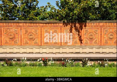 Le mur environnant du zoo Wilhelma à Stuttgart, Allemagne Banque D'Images