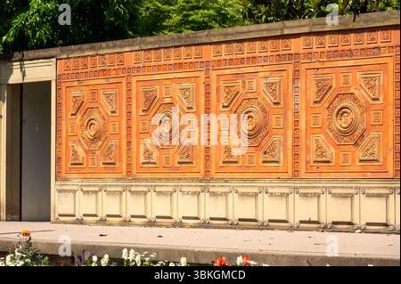 Le mur environnant du zoo Wilhelma à Stuttgart, Allemagne Banque D'Images