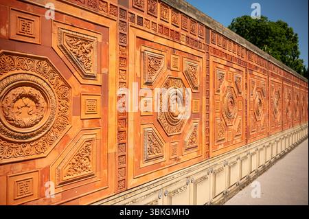 Le mur environnant du zoo Wilhelma à Stuttgart, Allemagne Banque D'Images