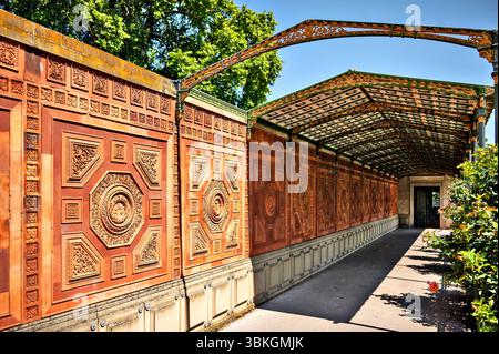 Le mur environnant du zoo Wilhelma à Stuttgart, Allemagne Banque D'Images
