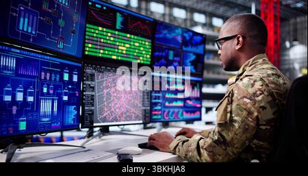 Ingénieur afro-américain surveillant l'assemblage de fusées au Centre aérospatial militaire. Banque D'Images