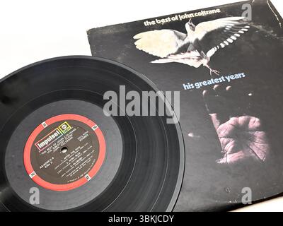 Disque vinyle vintage du Best of John Coltrane : His Greatest Years, volume 2. Une compilation jazz sortie sur Impulse ! Enregistrements avec illustration de colombe. Banque D'Images