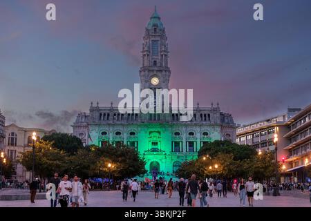 La mairie de Porto (Camara Municipal do Porto) se trouve à l'extrémité de l'Avenida dos Aliados. Banque D'Images