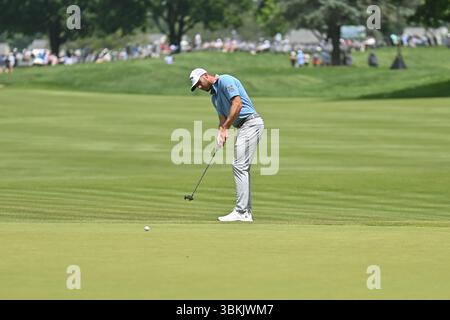Cromwell, Connecticut, États-Unis. 21 juin 2025. Sam Burns lance sur le 6e trou lors de la troisième manche du Travelers Golf Championship à Cromwell, Connecticut. Gregory Vasil/CSM/Alamy Live News Banque D'Images