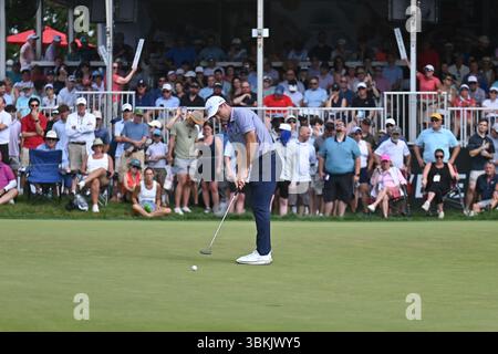 Cromwell, Connecticut, États-Unis. 21 juin 2025. Denny McCarthy met le coup sur le 9e green lors de la troisième manche du Travelers Golf Championship à Cromwell, Connecticut. Gregory Vasil/CSM/Alamy Live News Banque D'Images