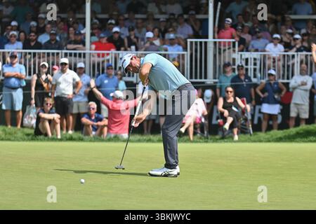 Cromwell, Connecticut, États-Unis. 21 juin 2025. Lucas Glover est sur le 9e green lors de la troisième manche du Travelers Golf Championship à Cromwell, Connecticut. Gregory Vasil/CSM/Alamy Live News Banque D'Images