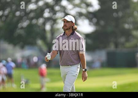 Cromwell, Connecticut, États-Unis. 21 juin 2025. Tommy Fleetwood monte le 9e fairway lors de la troisième manche du Travelers Golf Championship à Cromwell, Connecticut. Gregory Vasil/CSM/Alamy Live News Banque D'Images