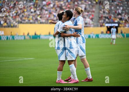 (250622) -- EAST RUTHERFORD, 22 juin 2025 (Xinhua) -- Lee Jinhyun (C) d'Ulsan HD célèbre son but avec ses coéquipiers lors du match du Groupe F entre le Fluminense FC du Brésil et Ulsan HD de Corée du Sud lors de la Coupe du monde des clubs FIFA 2025 à East Rutherford, New Jersey, États-Unis, le 21 juin 2025. (Xinhua/Li Rui) Banque D'Images