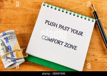 Familiarité, habitudes, découverte, défi, concept d'incertitude. LES MOTS POUSSENT AU-DELÀ DE VOTRE ZONE DE CONFORT. Banque D'Images