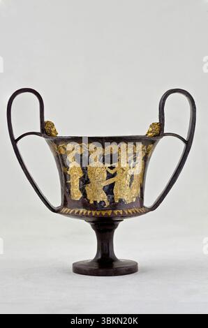 Argent partiellement doré, fin du Ve siècle av. J.-C.. Scène montrant le sacrifice d'un bélier. Banque D'Images