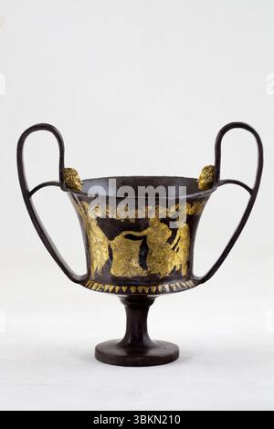 Argent partiellement doré, fin du Ve siècle av. J.-C.. Scène montrant le sacrifice d'un bélier. Banque D'Images