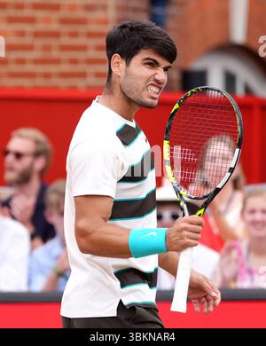 Carlos Alcaraz réagit lors de la finale masculine en simple à l'Andy Murray Arena contre Jiri Lehecka le quatorzième jour des Championnats HSBC au Queen's Club de Londres. Date de la photo : dimanche 22 juin 2025. Banque D'Images