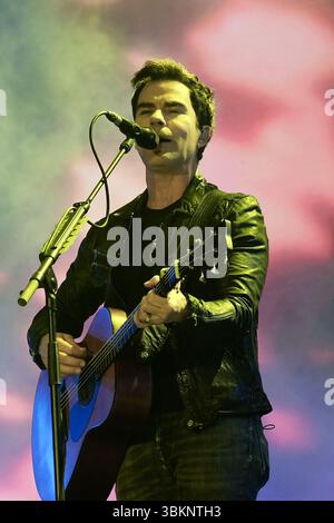 Newport, Royaume-Uni. 21 juin 2025. Kelly Jones, chanteuse et guitariste du groupe rock gallois Stereophonics, se produit en direct sur scène au Festival de l'île de Wight. Crédit : SOPA images Limited/Alamy Live News Banque D'Images
