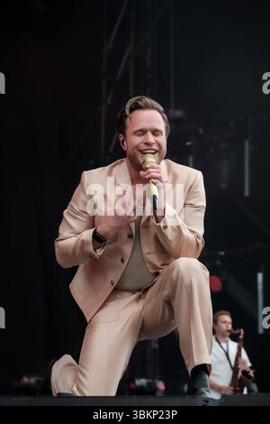 Newport, Royaume-Uni. 22 juin 2025. Chanteur anglais, auteur-compositeur et personnalité de la télévision, Oliver Stanley murs, connu professionnellement sous le nom d'Olly murs, se produisant sur scène au Festival de l'île de Wight. Olly participe à la saison six de The X Factor en 2009, où il termine finaliste. Crédit : SOPA images Limited/Alamy Live News Banque D'Images