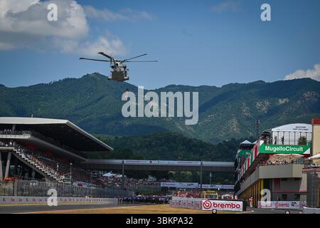 Mugello, Italie. 22 juin 2025. Cérémonie de lancement du MotoGP Grand Premio d'Italia Brembo 2025, GP d'Italie, sur le circuit du Mugello, du 20 au 22 juin, en Italie - photo Studio Milagro/DPPI crédit : DPPI Media/Alamy Live News Banque D'Images