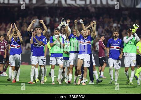 Salerne, Italie. 22 juin 2025. Les joueurs de l'UC Sampdoria célèbrent la victoire à la fin du match de football de Serie B Playout 2025 entre l'US Salernitana et l'UC Sampdoria au stade Arechi à Salerne (Italie), le 22 juin 2025. Crédit : Insidefoto/Alamy Live News Banque D'Images