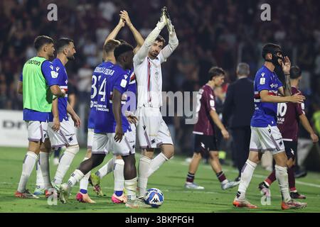 Salerne, Italie. 22 juin 2025. Les joueurs de l'UC Sampdoria célèbrent la victoire à la fin du match de football de Serie B Playout 2025 entre l'US Salernitana et l'UC Sampdoria au stade Arechi à Salerne (Italie), le 22 juin 2025. Crédit : Insidefoto/Alamy Live News Banque D'Images