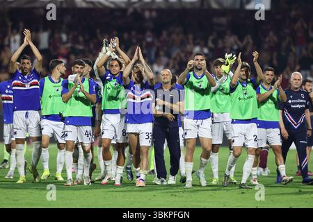 Salerne, Italie. 22 juin 2025. Les joueurs de l'UC Sampdoria célèbrent la victoire à la fin du match de football de Serie B Playout 2025 entre l'US Salernitana et l'UC Sampdoria au stade Arechi à Salerne (Italie), le 22 juin 2025. Crédit : Insidefoto/Alamy Live News Banque D'Images