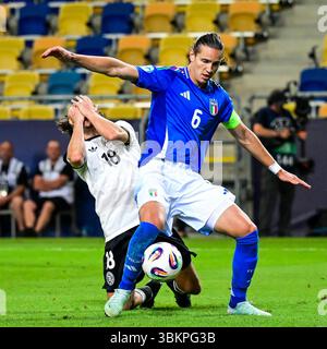 DUNAJSKA STREDA - (de gauche à droite) Rocco Reitz d'Allemagne U21, Daniele Ghilardi d'Italie U21 au DAC Arena lors du duel quart de finale du Championnat d'Europe des moins de 21 ans entre l'Allemagne et l'Italie. ANP | Hollandse Hoogte | GERRIT VAN KEULEN Banque D'Images