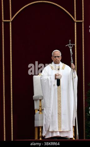 Rome, Italie. 22 juin 2025. Le pape Léon XIV célèbre la cérémonie du Corpus Domini devant la basilique San Giovanni (en Jean Lateran) à Rome, Italie, le 22 juin 2025 pour marquer la fête du corps et du sang du Christ et commémorer le dernier souper du Christ et l'institution de l'Eucharistie. Photo par Eric Vandeville/ABACAPRESS.COM crédit : Abaca Press/Alamy Live News Banque D'Images