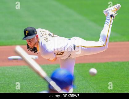 Pittsburgh, États-Unis. 22 juin 2025. Bailey Falter (6), lanceur des Pirates de Pittsburgh, débute contre les Texas Rangers au PNC Park le dimanche 22 juin 2025 à Pittsburgh. Photo par Archie Carpenter/UPI crédit : UPI/Alamy Live News Banque D'Images