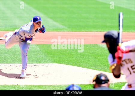 Pittsburgh, États-Unis. 22 juin 2025. Jack Leiter (35), lanceur des Texas Rangers, affronte les Pirates de Pittsburgh au PNC Park le dimanche 22 juin 2025 à Pittsburgh. Photo par Archie Carpenter/UPI crédit : UPI/Alamy Live News Banque D'Images