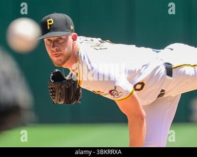 Pittsburgh, États-Unis. 22 juin 2025. Bailey Falter (6), lanceur des Pirates de Pittsburgh, débute contre les Texas Rangers au PNC Park le dimanche 22 juin 2025 à Pittsburgh. Photo par Archie Carpenter/UPI crédit : UPI/Alamy Live News Banque D'Images
