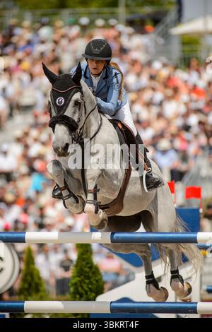 Paris, France. 22 juin 2025. Ines JOLY (France) sur Lennon H lors du Longines Paris Eiffel Jumping 2025, Longines Global Champions Tour, épreuve équestre le 22 juin 2025 au champ-de-mars à Paris, France - photo Christophe Bricot/DPPI crédit : DPPI Media/Alamy Live News Banque D'Images